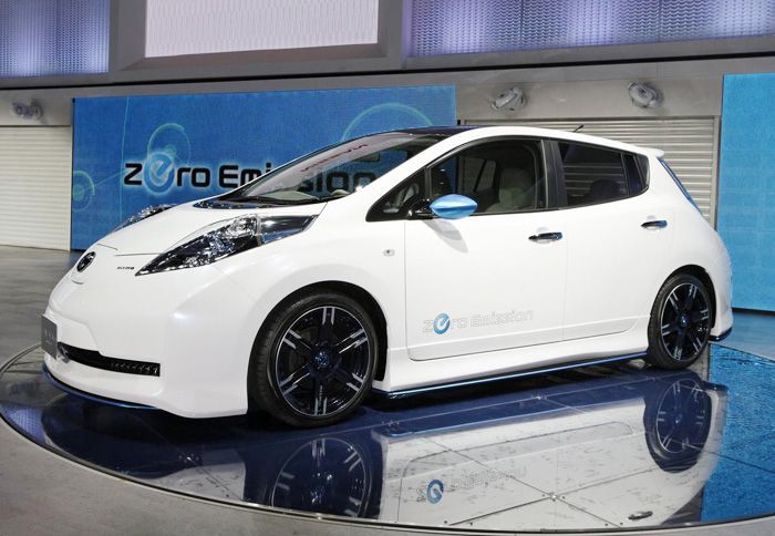 Το εντυπωσιακό body kit του Nissan Leaf Nismo Concept προσφέρει στο αυτοκίνητο καλύτερη αεροδυναμική και μεγαλύτερη κάθετη δύναμη.